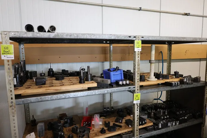 Regalinhalt CNC Werkzeuge